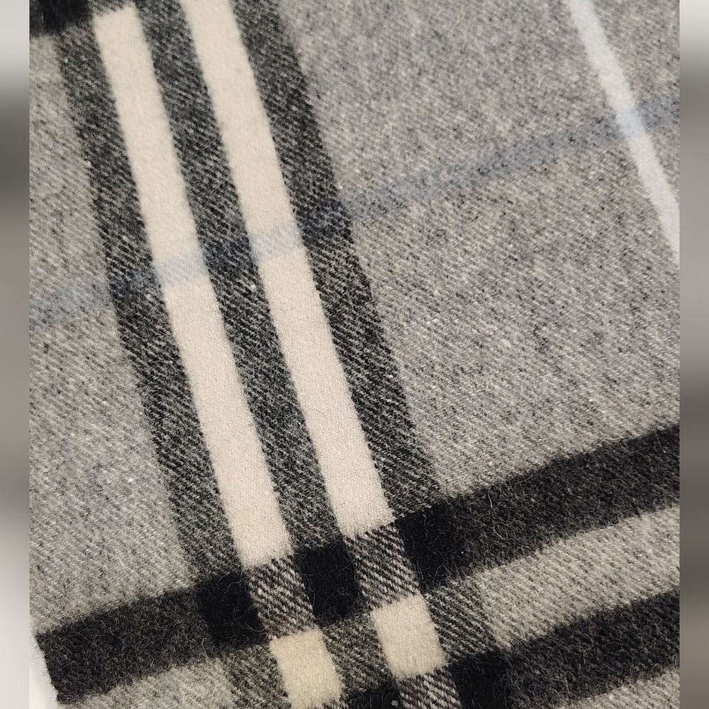 Classic Gray Plaid Men's Wool Knit Fringe Scarf - Picture 8 of 11